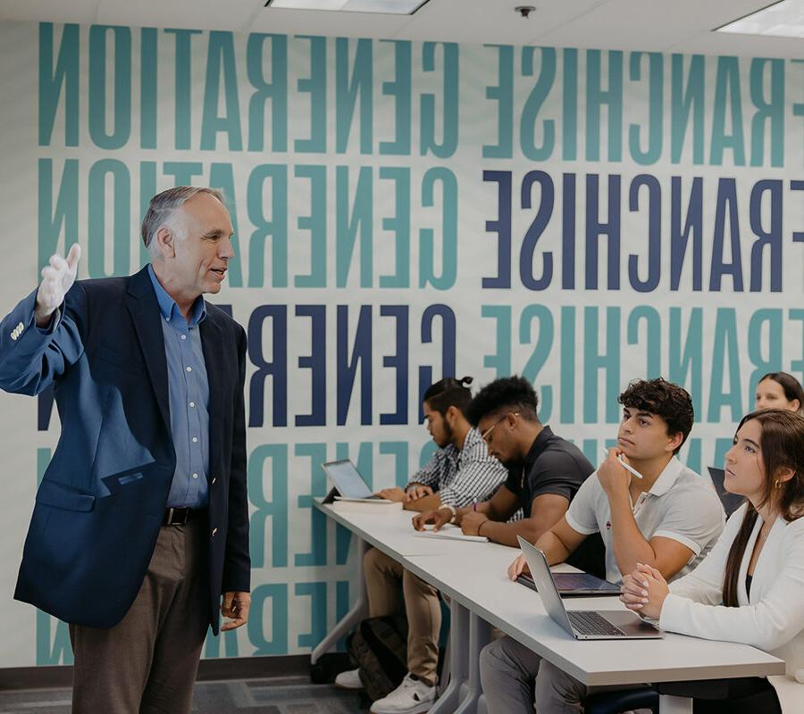 Leadership students attend a classroom lecture.